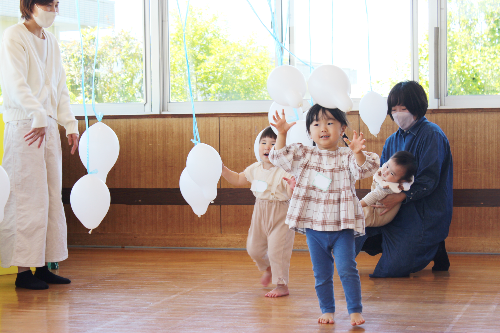 2023.04.27_東部児童館ともつく「風船であそぼ」2