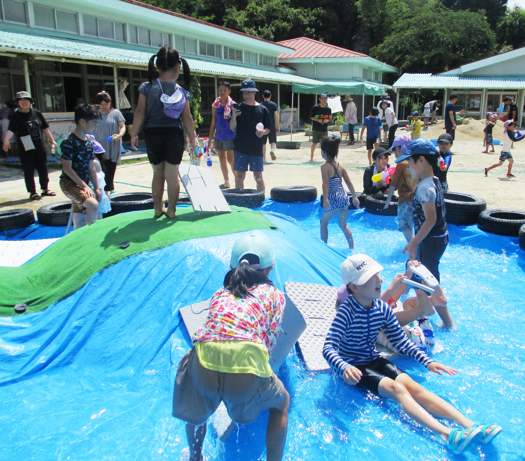 広報とうごう2023年9月号NEWSなPHOTO_親子ふれあい会「どろんこ!やるDAY」