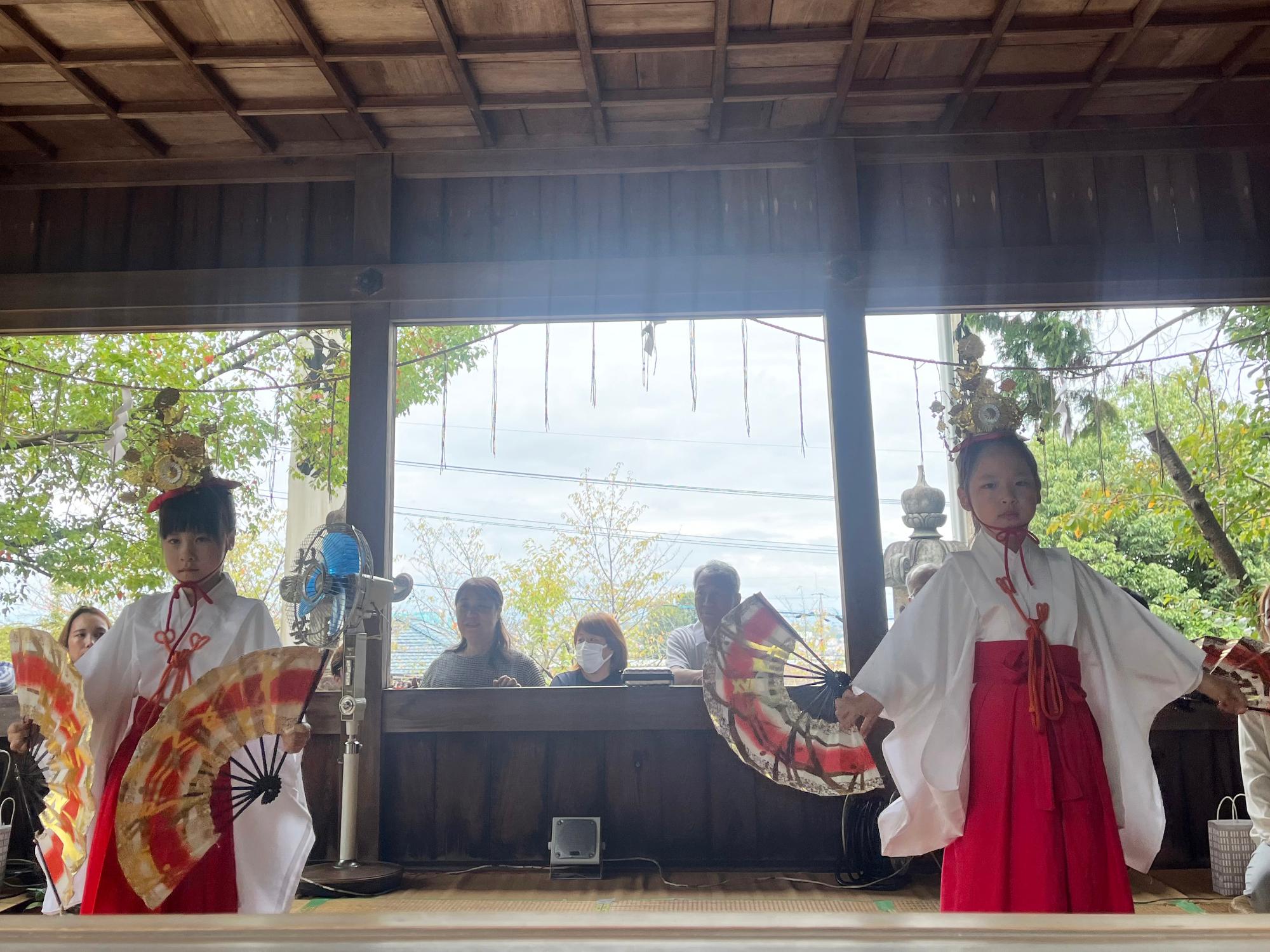 巫女舞(舞の様子)