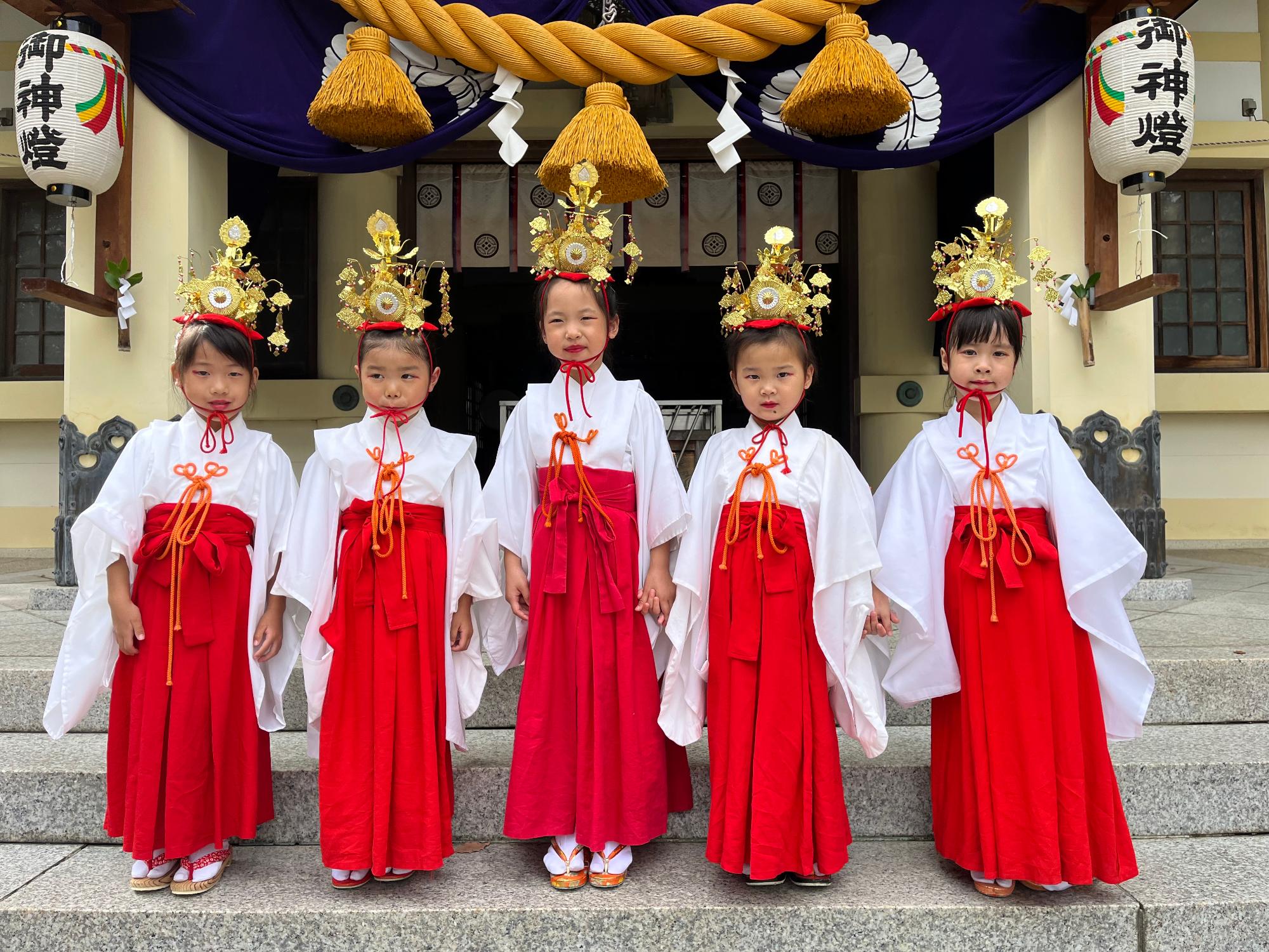 巫女舞(5人で記念撮影)