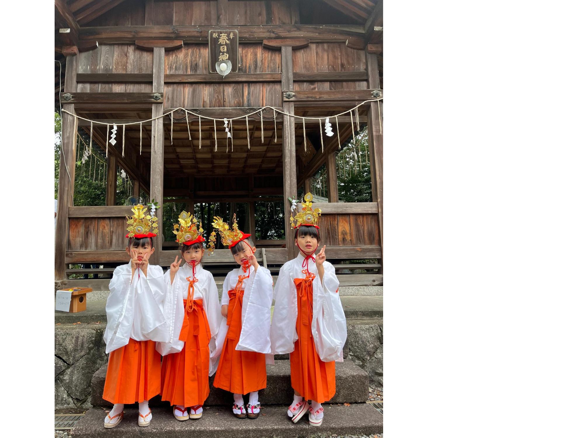 巫女舞(4人で記念撮影)