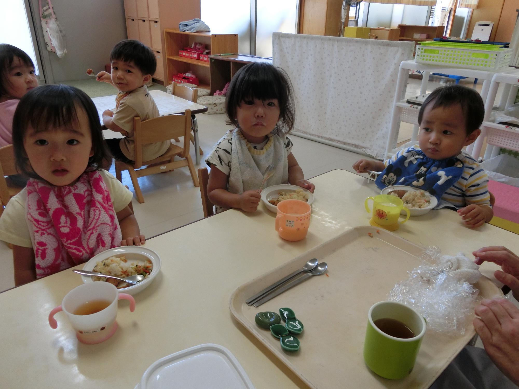中部保育園給食のようす1