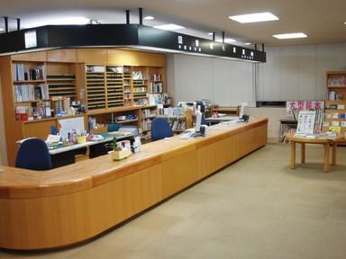 東郷町立図書館窓口