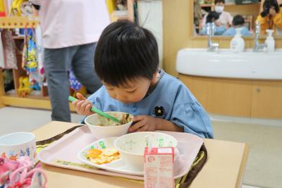 中部保育園の給食風景2