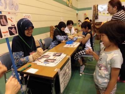 インドネシアのじゃんけんにチャレンジ