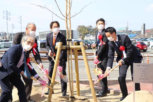 R04.03.24_桜の記念植樹を行いました