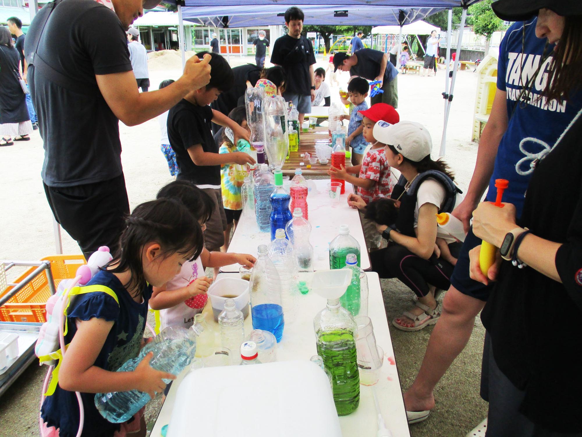 広報とうごう2023年9月号NEWSなPHOTO_親子ふれあい会「どろんこ！やるDAY」