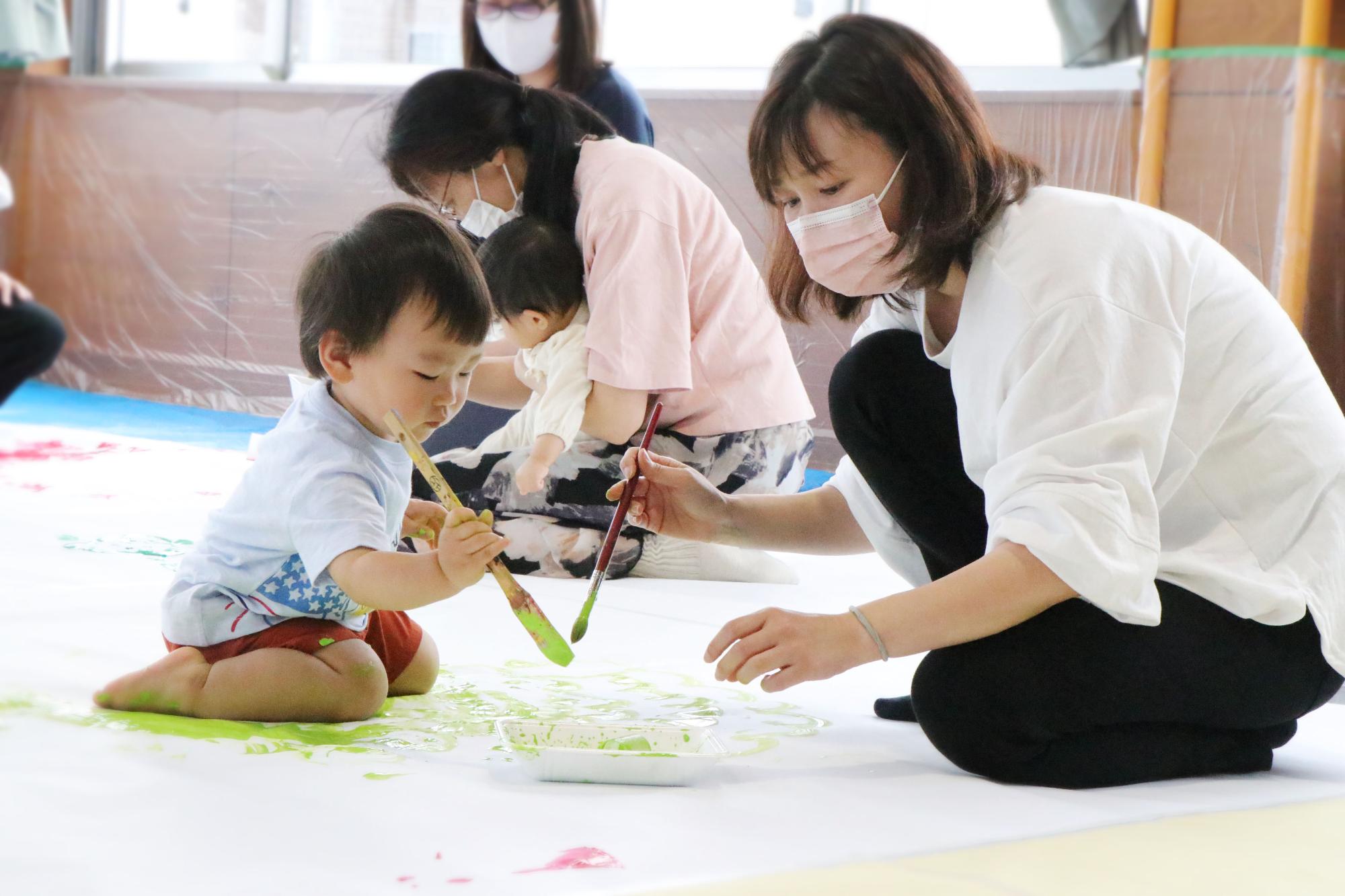 NEWSなPHOTO「えのぐであそぼう！」