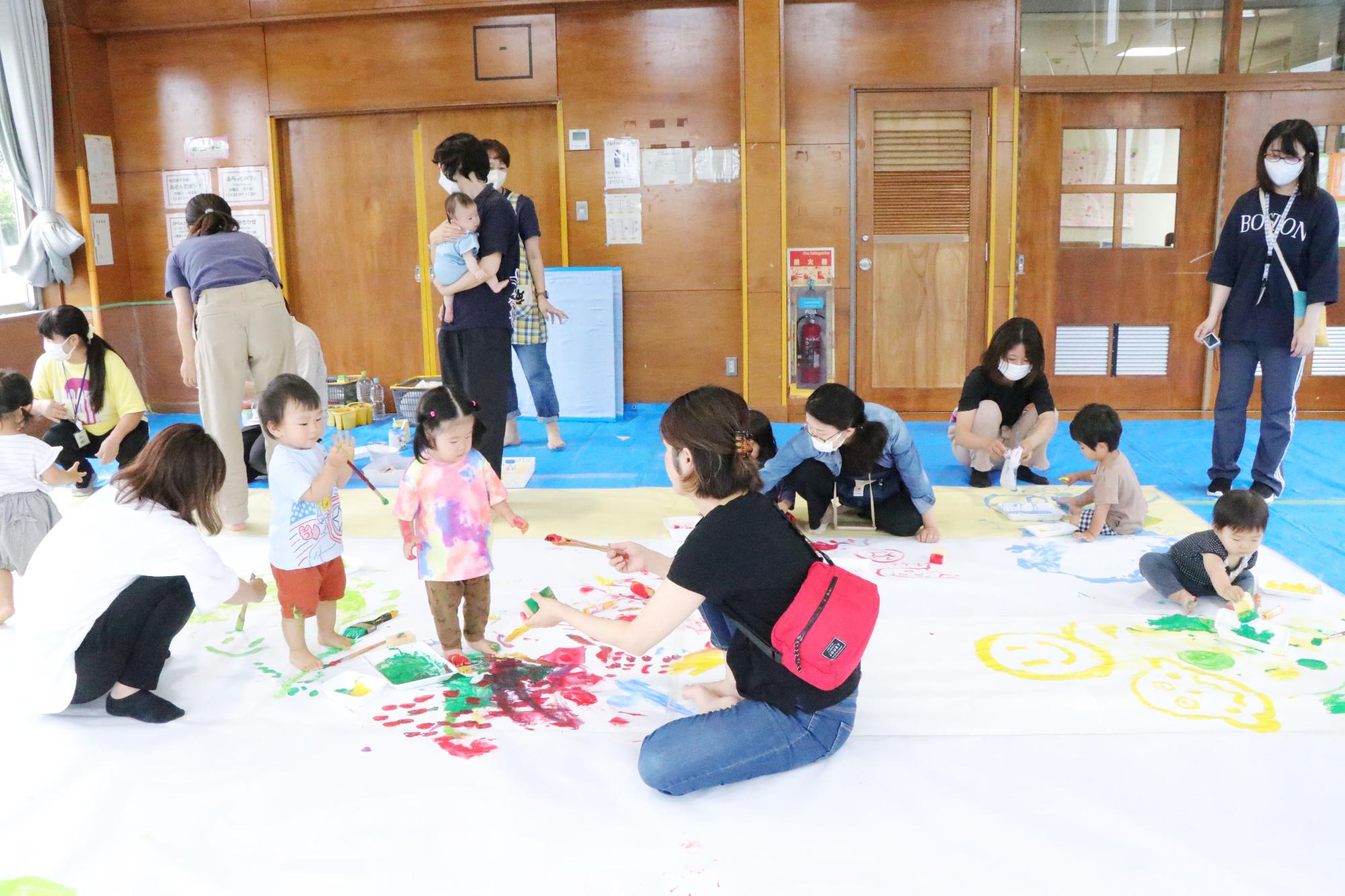 NEWSなPHOTO「えのぐであそぼう！」全体図