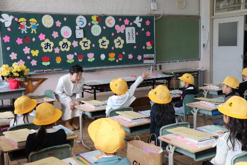 東郷町内小学校入学式1