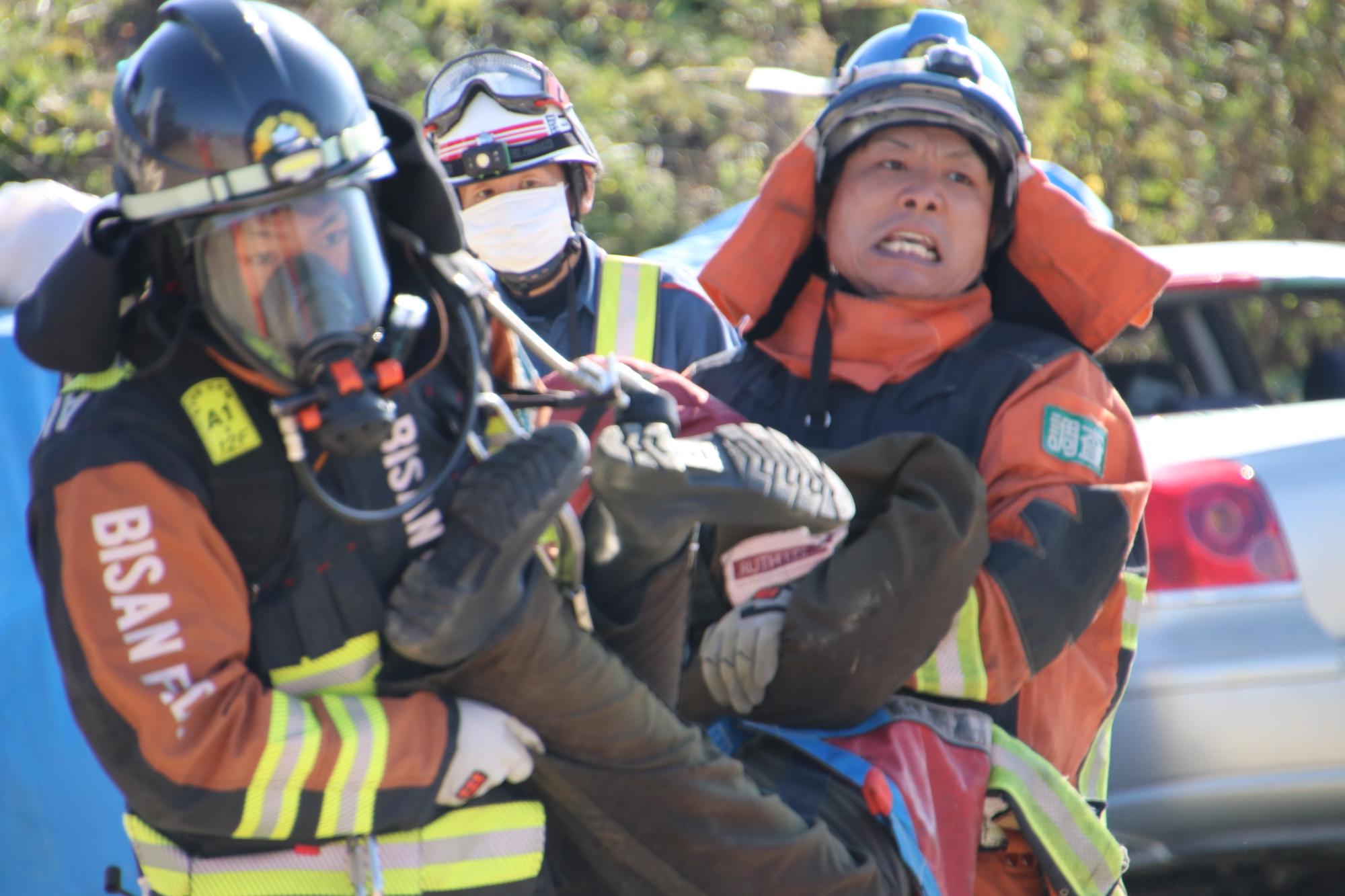 警防技術発表会（要救助者を運ぶ）