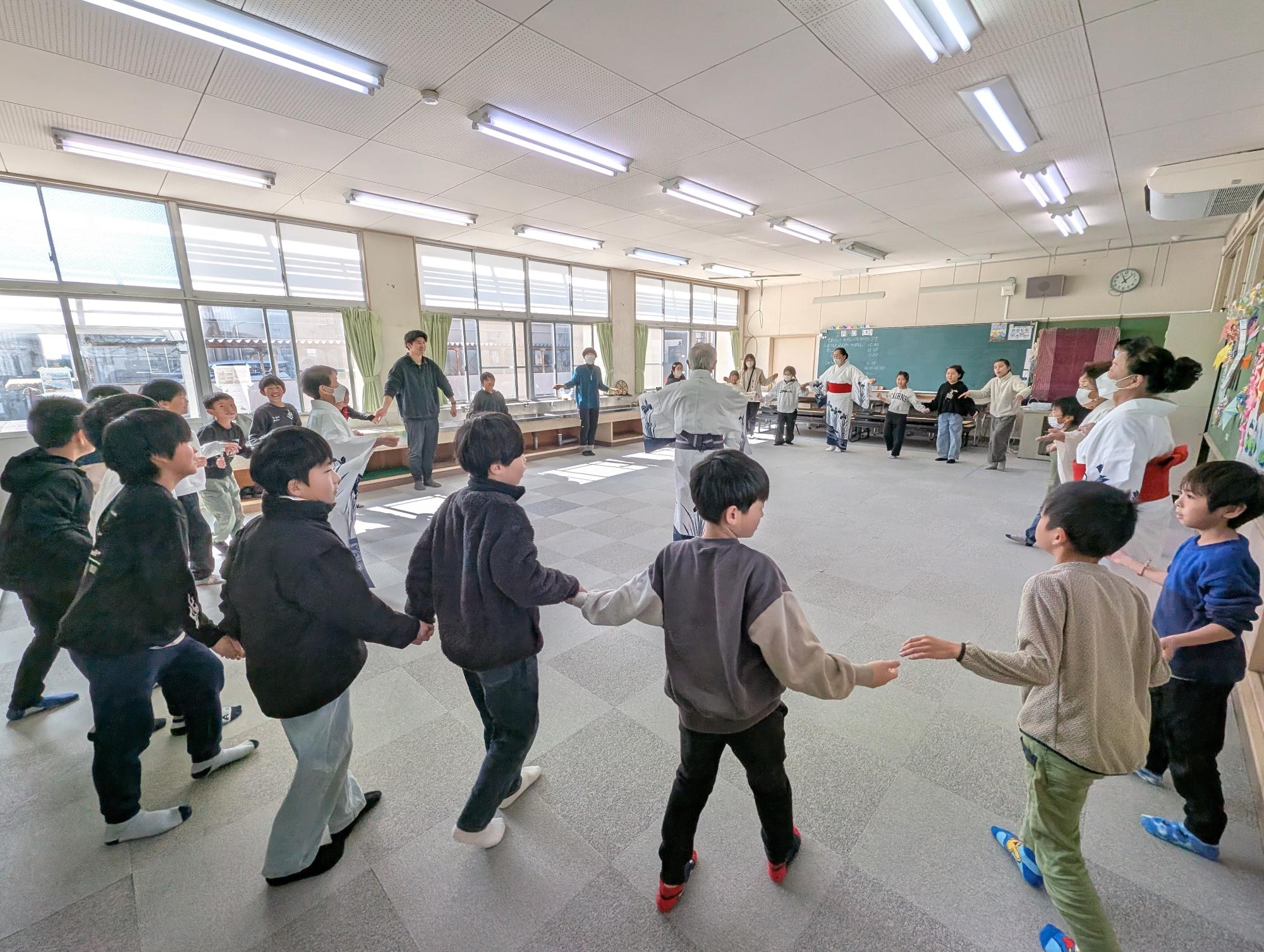 東郷音頭・和太鼓体験教室（踊りを教わる）