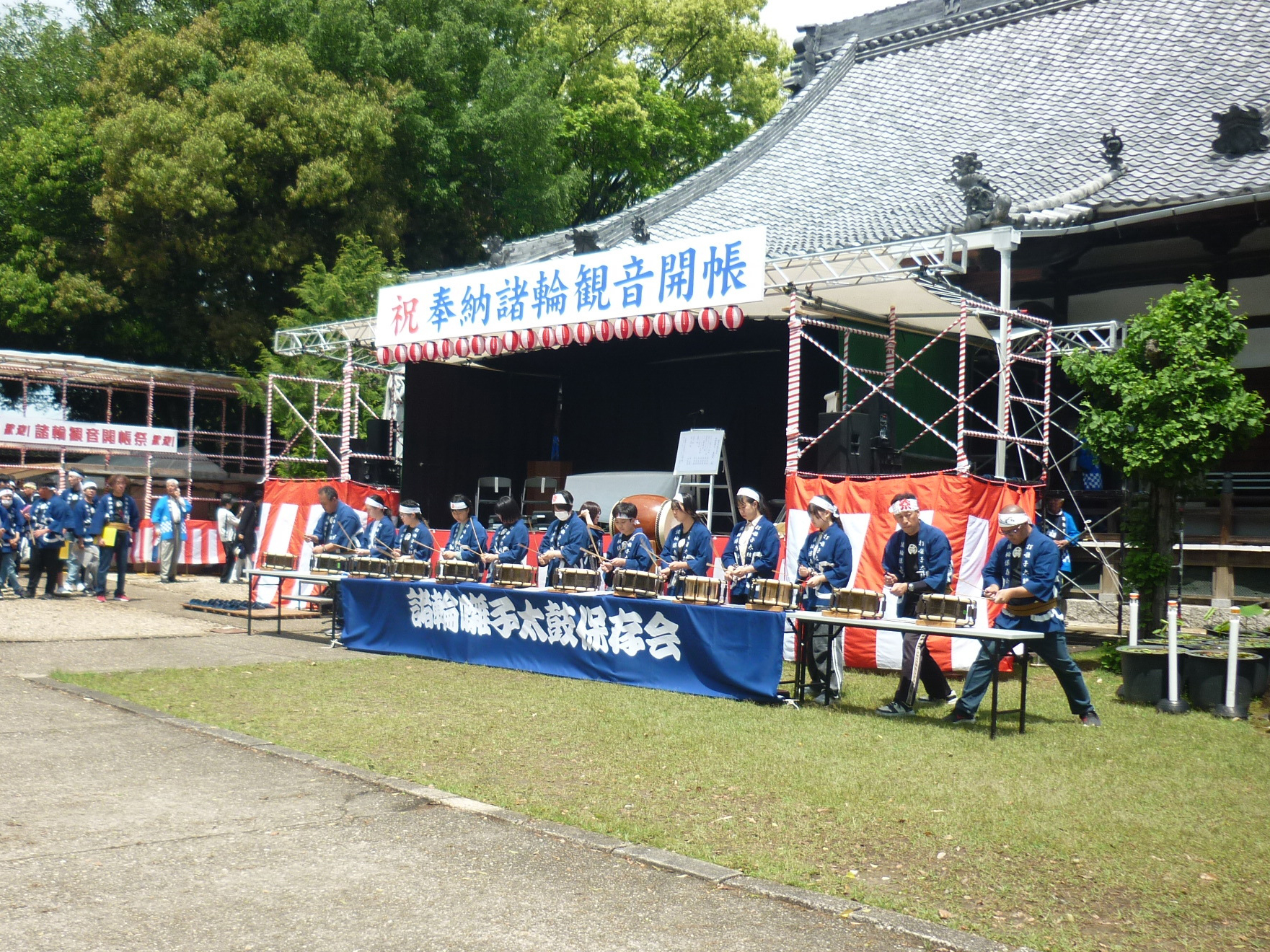 囃子太鼓の演奏