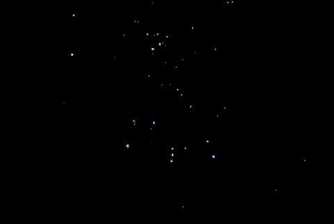 夜空にたくさんの星が見える写真