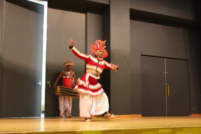 プロダンサーによる伝統舞踊